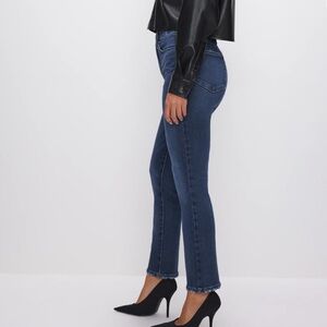 Good American SOFT-TECH Good Legs Straight Jeans,Soft form fitting denim, size 8